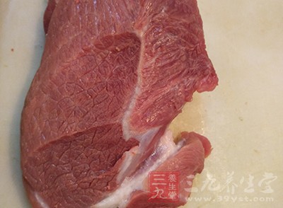 好豬肉有彈性，用手指按壓凹陷後會立即復原