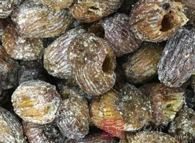 應多攝取菠菜、蜜棗、紅菜、葡萄干等食物來補血