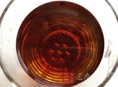 紅茶當中含有的茶多酚能夠阻止口腔細胞DNA的癌變過程