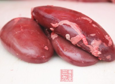 烤腰子這一種食物而言，其中容易含有激素