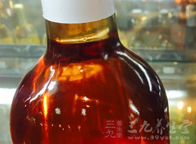 陝西一名十歲女孩因為喝自己釀制的葡萄飲料竟被其中的氣體沖破食管