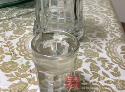 酒精可侵害防御體系中的吞噬細胞、免疫因子和抗體