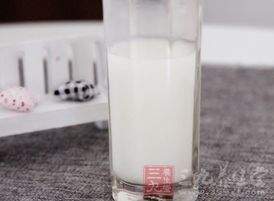 牛奶是皮膚在晚上最喜愛的食物