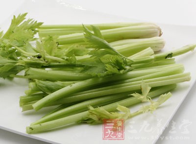 魔芋、芹菜、竹筍、苦瓜等，木耳、菇類也是較好的膳食纖維來源