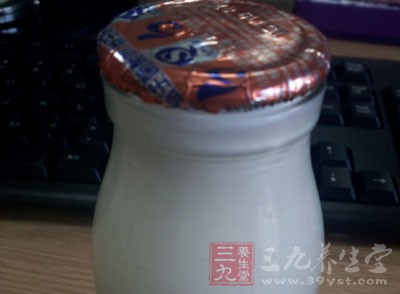 因為牛奶中的蛋白質一旦與桔子中的果酸相遇