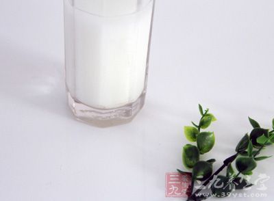 其實最好的喝牛奶時間應該是在晚上 其實最好的喝牛奶時間應該是在晚上