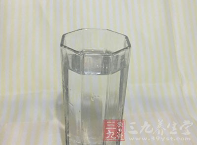 半夜起夜後，可以喝上一口水