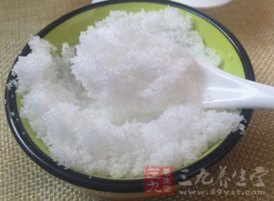 香港粉(水仙粉)500克，干酵母5克，白糖10克，溫水50毫升，牛奶200毫升