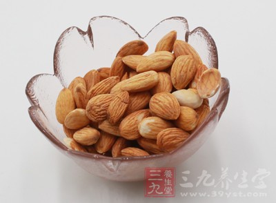 而這種食物不是別的正是未加工過的苦杏仁
