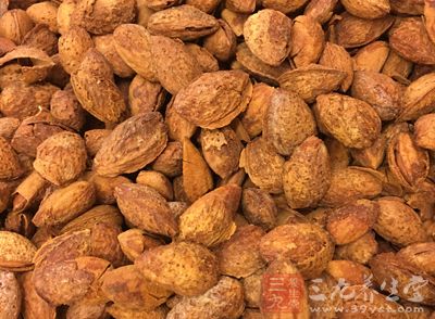 杏仁會在身體中分解出一種叫做氫氨酸的物質