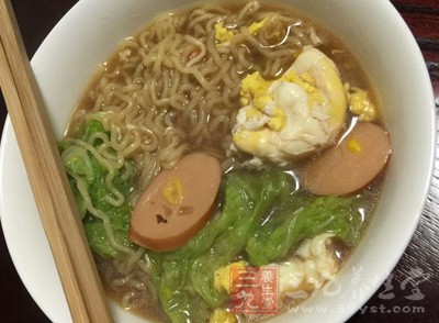 經常吃容易讓身體中毒素變多的食物就是方便面