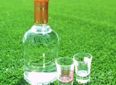 酒是每天餐桌上必不可少的一樣飲品 酒是每天餐桌上必不可少的一樣飲品