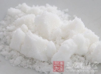 除了使用土豆渣冒充綠豆外，還用甜蜜素代替白糖