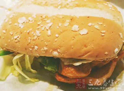 低廉漢堡中的肉餅
