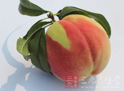 在桃子的種植過程中，為了避免蟲蛀