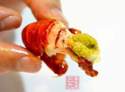 吃小龍蝦時一定要熟透;過敏體質的人食用要謹慎