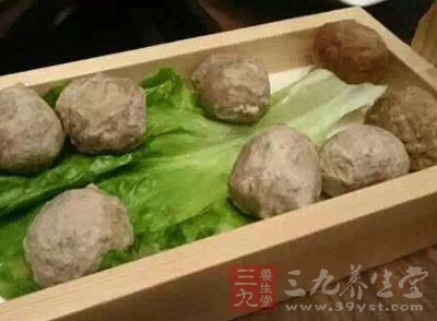 火鍋料不外乎是肉類、丸子、海鮮及青菜