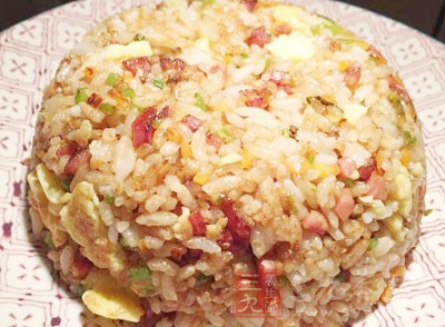 像炒面、炒飯、水煎包、蔥油餅等等