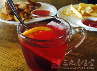 高血壓病患者忌飲濃茶，尤其是忌飲濃烈紅茶