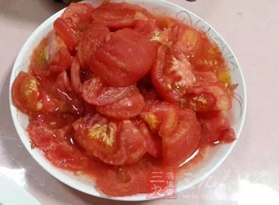 人們做所以吃了涼拌西紅柿後出現那樣的症狀