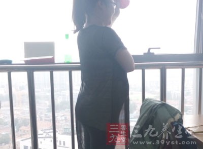 產後骨盆韌帶彈性尚未恢復，子宮也尚未收縮完全