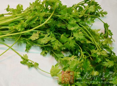 古書上講過,香菜與別的人肉在一起吃,會起大補,唯獨不能與豬肉一起吃 古書上講過,香菜與別的人肉在一起吃,會起大補,唯獨不能與豬肉一起吃