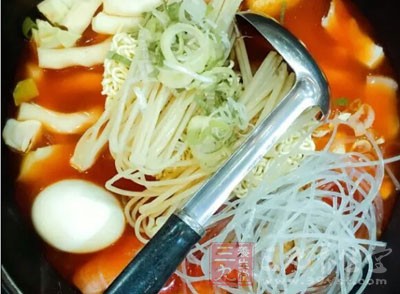 很多食管癌、胃癌患者，他們有一個共同的特點，就是喜歡吃非常熱的食物