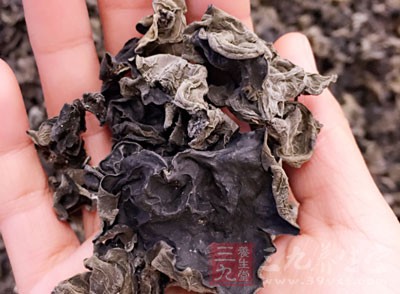 誰會想到經常吃的黑木耳竟會導致腎衰竭等狀況呢