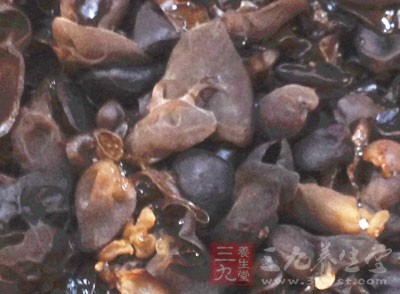 像干蘑菇、干豆角、干黃花菜等浸泡時間太久，也都有可能產生黃曲霉素等生物毒素