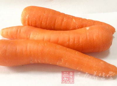 過多飲用以胡蘿卜或西紅柿做成的蔬菜果汁,都有可能引起胡蘿卜血症 過多飲用以胡蘿卜或西紅柿做成的蔬菜果汁,都有可能引起胡蘿卜血症