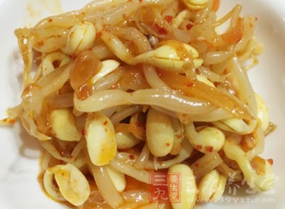 豆芽質嫩鮮美,營養豐富,但吃時一定要炒熟 豆芽質嫩鮮美,營養豐富,但吃時一定要炒熟