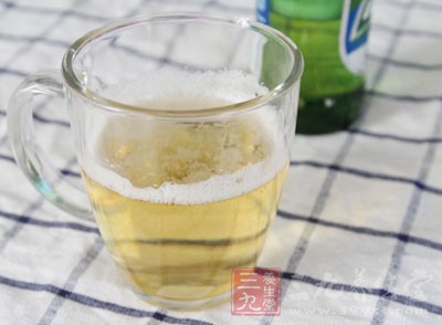 喝酒一旦喝到吐，說明胃已經受不了了