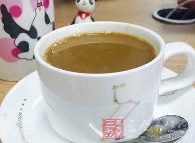 咖啡中的咖啡因會使女性雌性激素分泌減少
