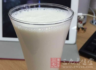 一些人喜歡喝“現擠”的牛奶 一些人喜歡喝“現擠”的牛奶