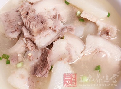 冬瓜性寒，能清降胃火，養胃生津，使人食量減少，促使體內澱汾、糖轉化為熱能