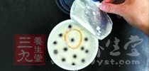 吃完冰淇淋之後很少刷牙，往往導致牙齒被腐蝕或產生齲齒