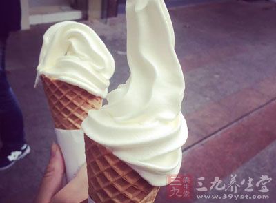 冰淇淋或冰棍中的奶油會食用反式脂肪酸