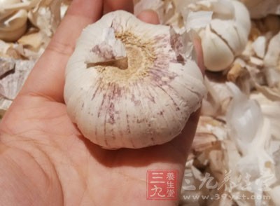 可以大體的如拍蒜一樣,拍一下花生 可以大體的如拍蒜一樣,拍一下花生