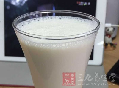 牛奶也很好，不過大多數中國人都有乳糖不耐的反應