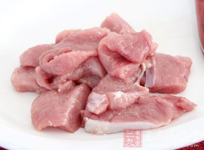 忌食高嘌呤的食物，如豬肉、羊肉、牛肉和動物肝