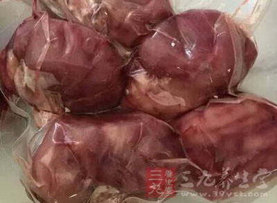 那就是在購買豬腦時可以適當的進行摸一下 那就是在購買豬腦時可以適當的進行摸一下