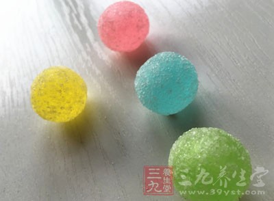 這裡說到的會加重近視的食物就是糖果