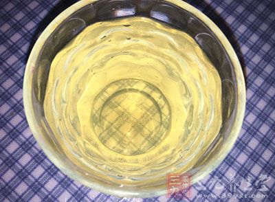 甜味早餐谷物含糖7.5勺、脂酸奶含糖4勺、蘋果汁含糖9勺 甜味早餐谷物含糖7.5勺、脂酸奶含糖4勺、蘋果汁含糖9勺