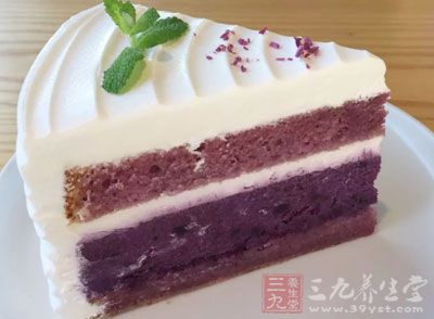常常陷入一種喜怒無常的情緒中：吃完甜食心情就好，不吃就抑郁