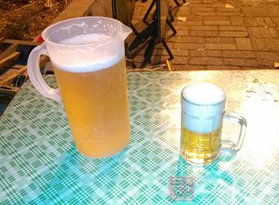 而啤酒則屬於發酵酒，成分不同