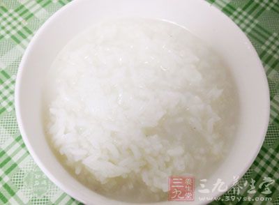 術後病人應食用營養豐富、易於消化的食物 術後病人應食用營養豐富、易於消化的食物