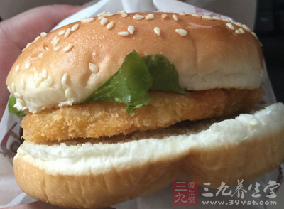 各種洋快餐特別受歡迎，比如漢堡