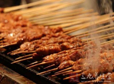 夏天燒烤你會發現食物的種類有很多