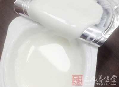 將楊梅用淡鹽水洗淨,即食,或蘸蜂蜜,酸奶,沙拉,煉乳都可