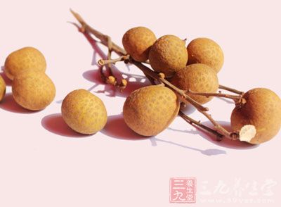 龍眼就是我們俗稱的新鮮桂圓,味甘、性溫 龍眼就是我們俗稱的新鮮桂圓,味甘、性溫